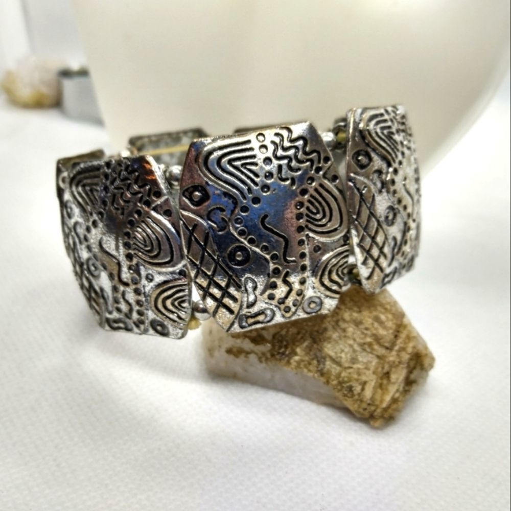 Large silver tone stretch bracelet antique‎ floral scribe